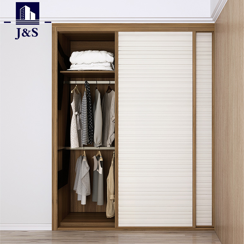 O guarda-roupa embutido é prático?