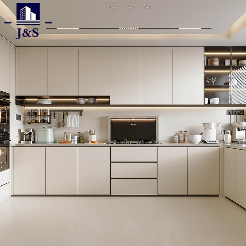 Design de armazenamento de sala de cozinha de armário branco creme