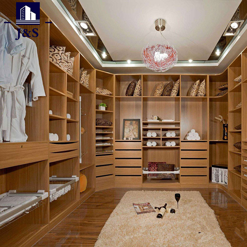 Closet elegante e moderno embutido Closet